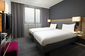 MOXY London Heathrow Airport