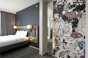 MOXY London Heathrow Airport