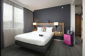 MOXY London Heathrow Airport