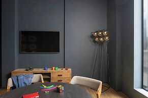 MOXY London Heathrow Airport