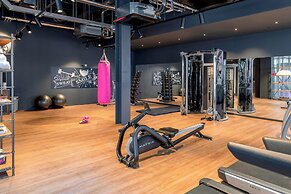 MOXY London Heathrow Airport