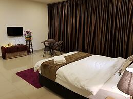 Euzmo Residences at Trefoil