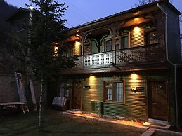 Abant Dort Mevsim Konagi