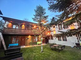 Abant Dort Mevsim Konagi