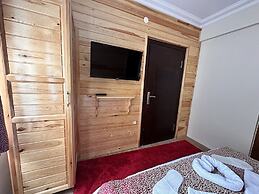 Abant Dort Mevsim Konagi