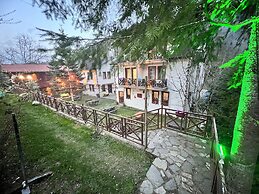 Abant Dort Mevsim Konagi