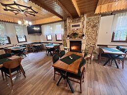 Abant Dort Mevsim Konagi