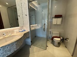 La Isla Pranburi Beach Resort