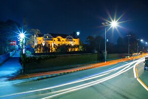 Royal Empire Boutique Hotel