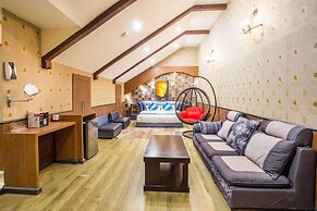 Royal Empire Boutique Hotel