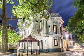 Royal Empire Boutique Hotel