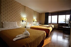 Phornpailin Riverside Resort