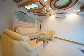 Hotel Palmyra Grand Inn