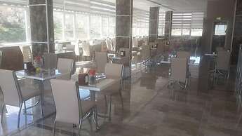 Oz Cavusoglu Hotel