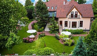 Villa Rosa Restaurant & Pension