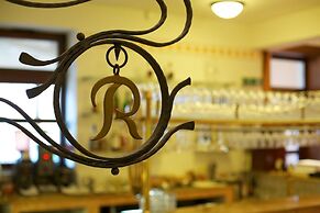Villa Rosa Restaurant & Pension