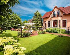 Villa Rosa Restaurant & Pension