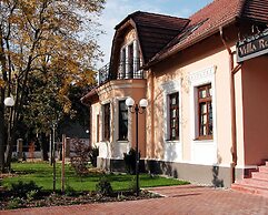 Villa Rosa Restaurant & Pension