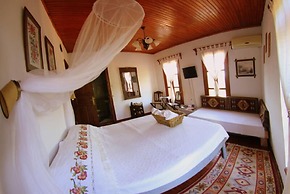 Salkim Konak Agac Evler