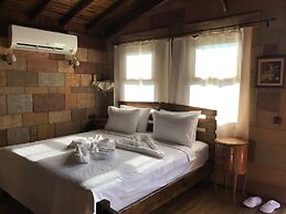 Salkim Konak Agac Evler