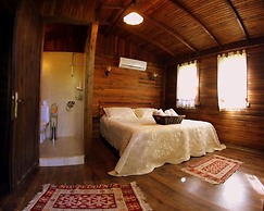 Salkim Konak Agac Evler