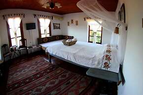 Salkim Konak Agac Evler