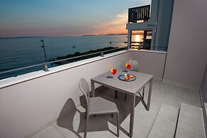 Seaside Luxury Suites