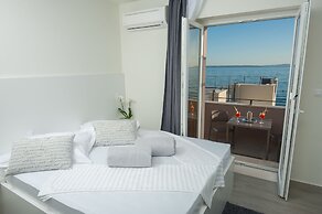 Seaside Luxury Suites