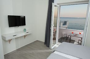Seaside Luxury Suites