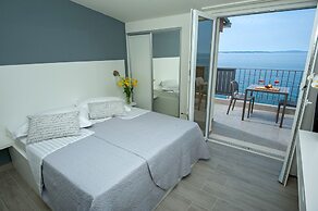 Seaside Luxury Suites