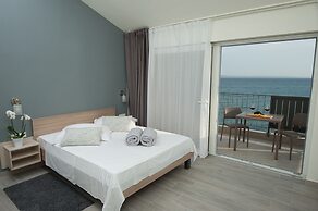 Seaside Luxury Suites