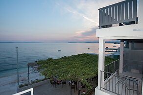 Seaside Luxury Suites