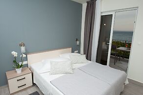 Seaside Luxury Suites