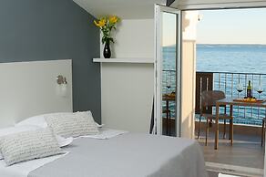 Seaside Luxury Suites