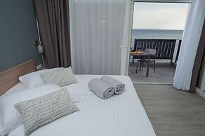 Seaside Luxury Suites