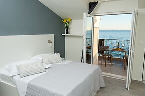 Seaside Luxury Suites