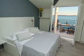 Seaside Luxury Suites