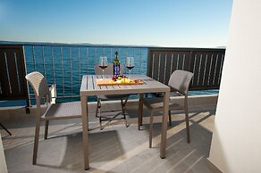 Seaside Luxury Suites