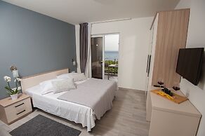 Seaside Luxury Suites