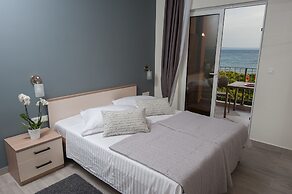 Seaside Luxury Suites