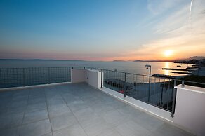 Seaside Luxury Suites