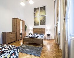 Large Central Apartments Kálmán Imre