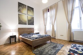 Large Central Apartments Kálmán Imre