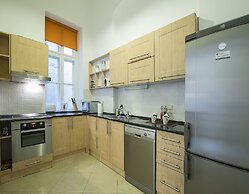 Large Central Apartments Kálmán Imre