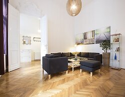 Large Central Apartments Kálmán Imre