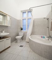 Large Central Apartments Kálmán Imre