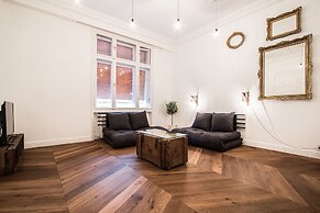 Large Central Apartments Dohány