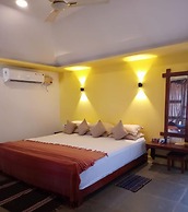 Mariposa Beach Grove