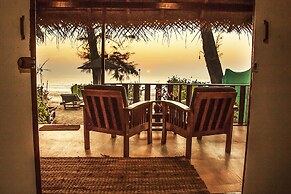 Mariposa Beach Grove