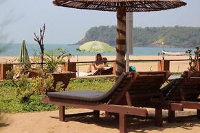 Mariposa Beach Grove